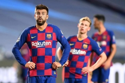 Барселона уркзает зарпаты футболистам