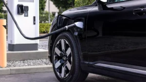 Електромобілі у Британії додали близько 30% за серпень і стали головним драйвером зростання авторинку