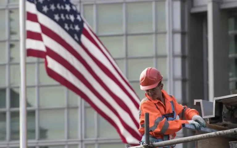 У США вакансій стало менше, але роботодавці поки не переходять до масових звільнень