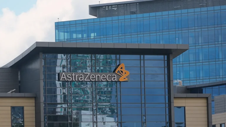AstraZeneca подала до FDA заявку на нову комбінацію препаратів для лікування поширеного раку легені