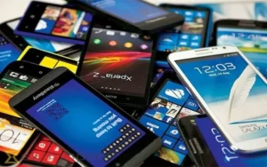 Як безпечно передати старий смартфон іншій людині: резервна копія, акаунти й повне очищення
