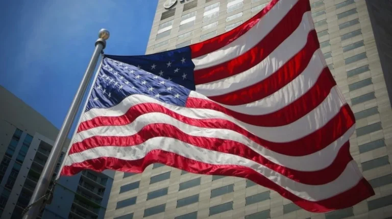 Звільнення у США впали на 18% у вересні, але роботодавці все ще обережні з новим наймом